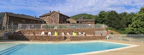 Pool - Holiday Home 'La Magnannerie' with Mountain View, Shared Pool and Air Conditioning (Gravières)