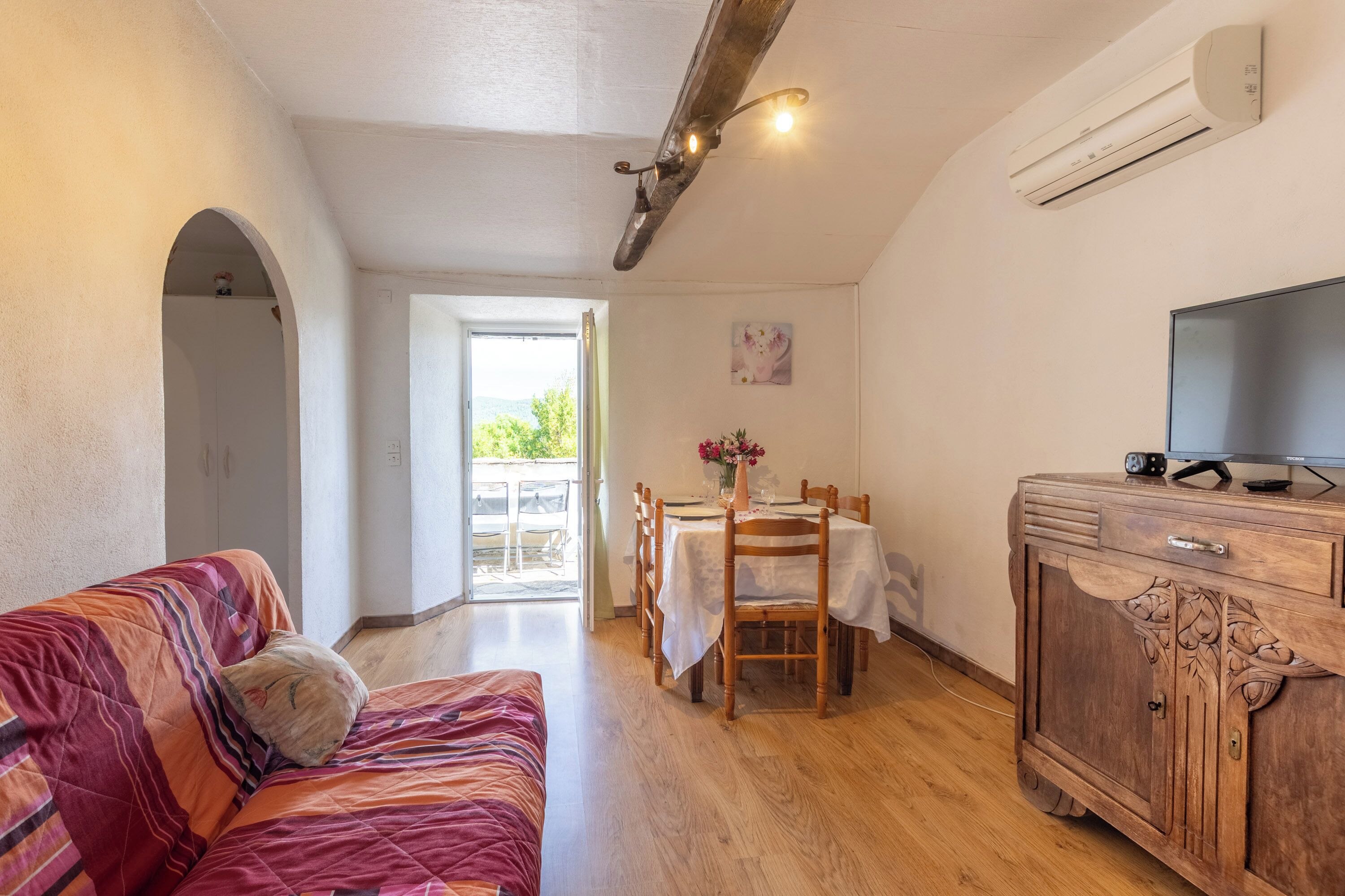 Télévision, table de tennis de table