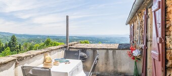 Holiday Home 'La Magnannerie' with Mountain View, Shared Pool and Air Conditioning