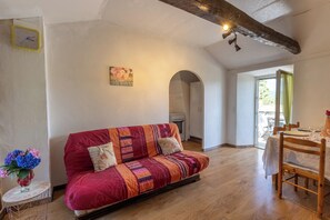 TV, ping pong - Holiday Home 'La Magnannerie' with Mountain View, Shared Pool and Air Conditioning (Gravières)