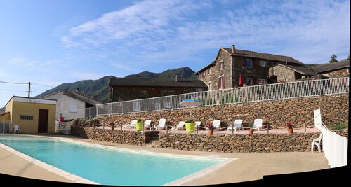 Maison de vacances 'La Magnannerie' avec vue sur les montagnes, piscine partagée et climatisation