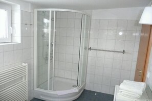 Dusj og hårføner
