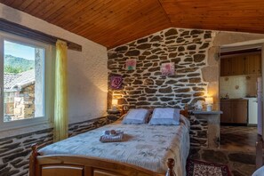 2 bedrooms, iron/ironing board