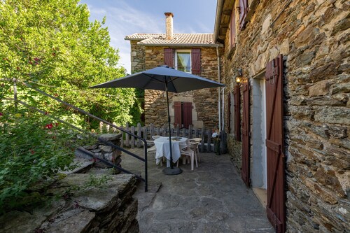 Maison de vacances 'Le Sam-plaît' avec vue sur les montagnes, piscine partagée et climatisation
