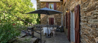Ferienhaus 'Le Sam-plaît' mit Bergblick, Gemeinschaftspool und Klimaanlage