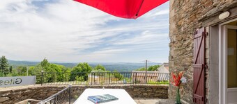 Holiday Home 'Le Rez-de-Chaussée' with Mountain View, Shared Pool and Air Conditioning