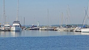 A marina with various boats docked. - Hausboot in Laboe an der Kieler Foerde (Laboe)