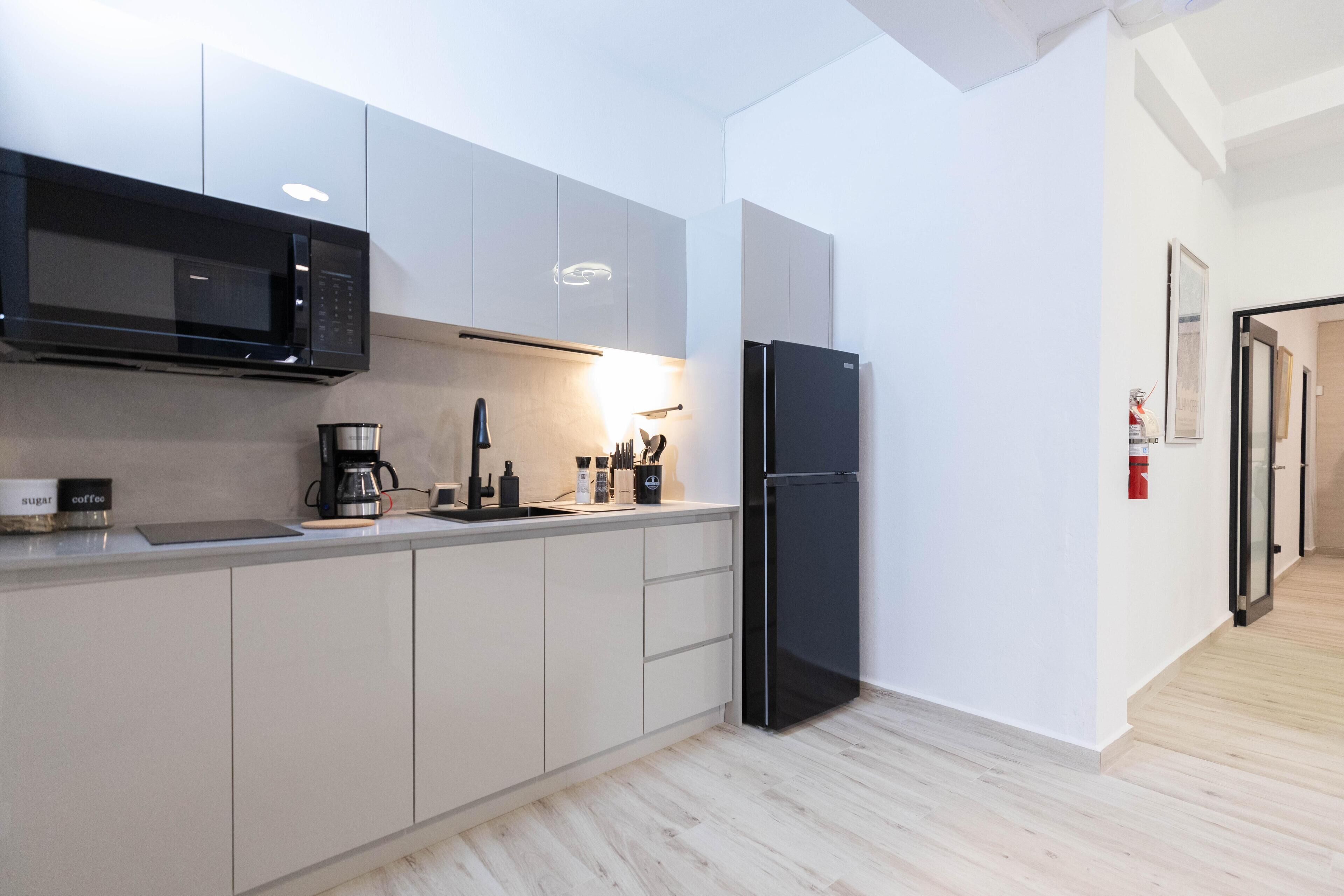 Comfort Apartment | Private kitchen | Fridge, microwave, stovetop, coffee/tea maker