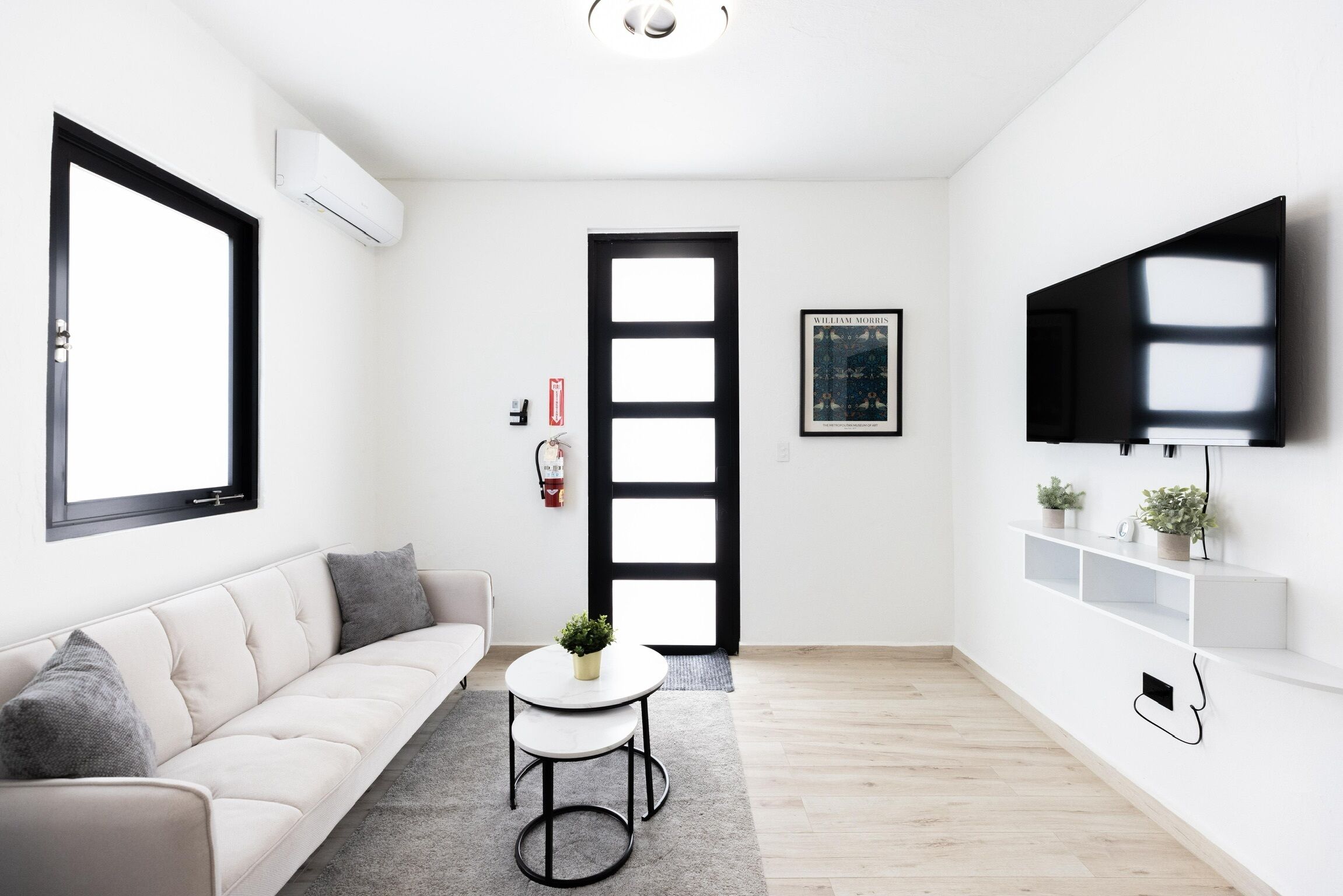 Comfort Apartment, City View | Living area | 40-inch Smart TV with digital channels
