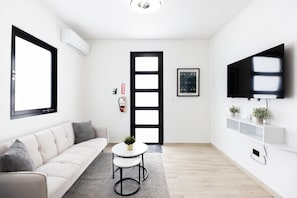 Comfort Apartment, City View | Living area | 40-inch Smart TV with digital channels - Santurtzi Complex (San Juan)