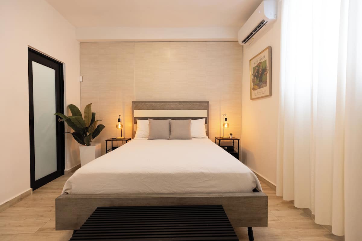 Comfort Apartment | Desk, laptop workspace, iron/ironing board, free WiFi