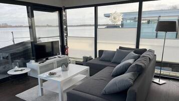 Een smart-tv en een dvd-speler