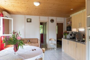 Interior - Apartment 'Cindy - Mas Lachamp' with Mountain View, Shared Pool and Air Conditioning (Gravière)