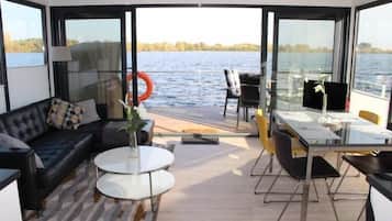 Een smart-tv en een dvd-speler