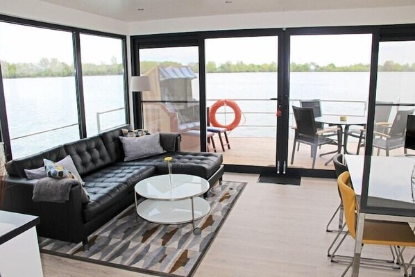 Smart TV, DVD player