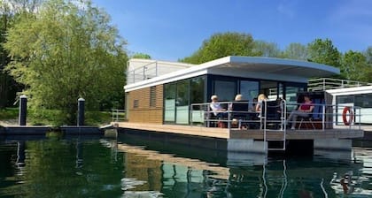 Bateau-maison au bord du lac Nord de Xantener