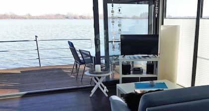 Bateau-maison au bord du lac Nord de Xantener
