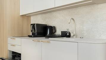 Coffee/tea maker, fridge, stovetop, dishwasher