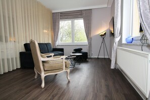 Smart TV, table tennis