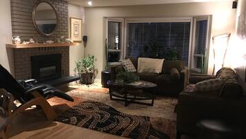 Smart TV, fireplace, computer monitors, printers