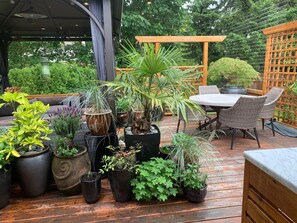 Outdoor dining - Worthington retreat (Victoria)