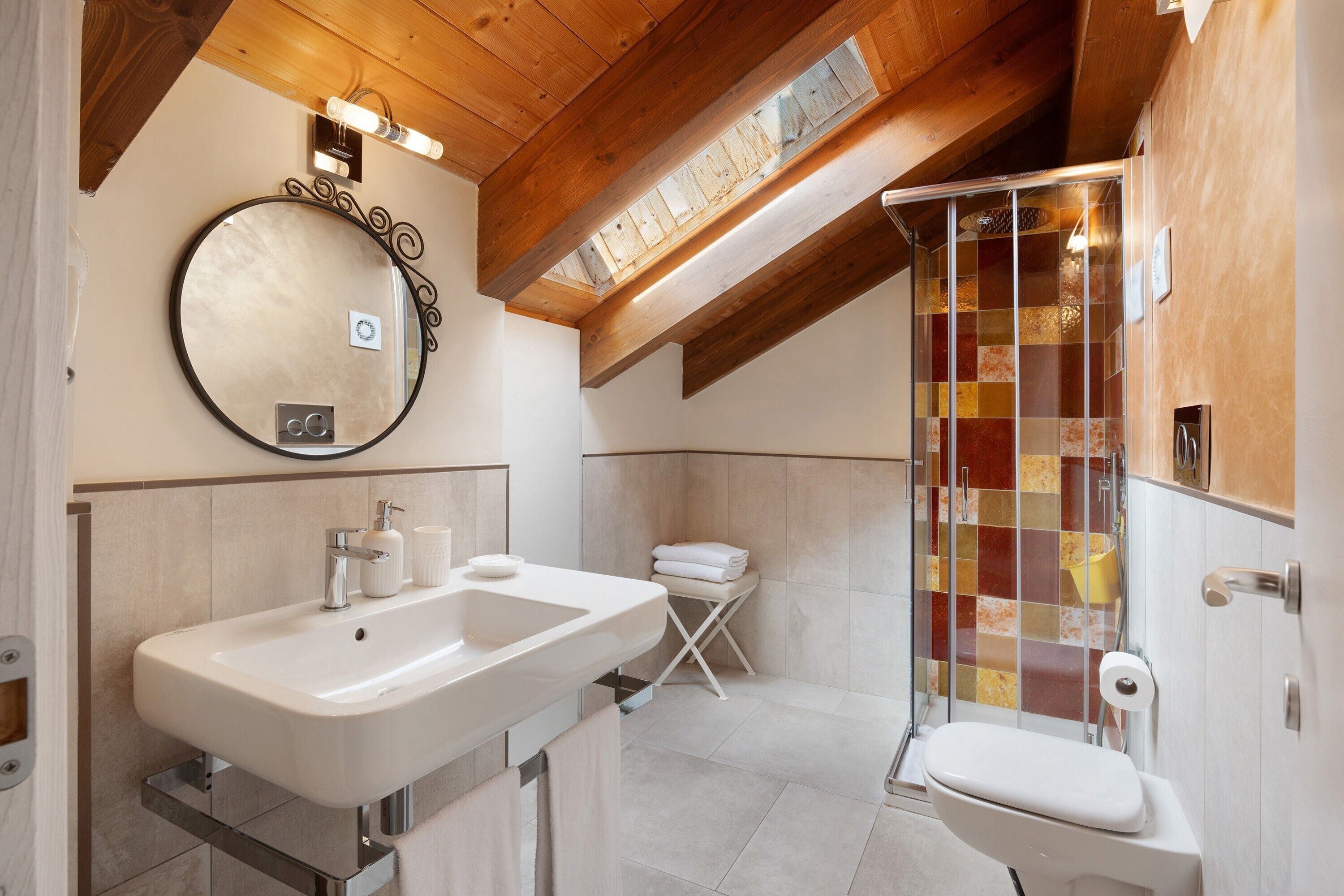 Een douche, een haardroger, handdoeken