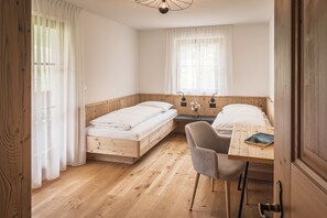 2 chambres, fer et planche à repasser, Wi-Fi gratuit, draps fournis
