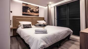 4 bedrooms, iron/ironing board, free WiFi, bed sheets