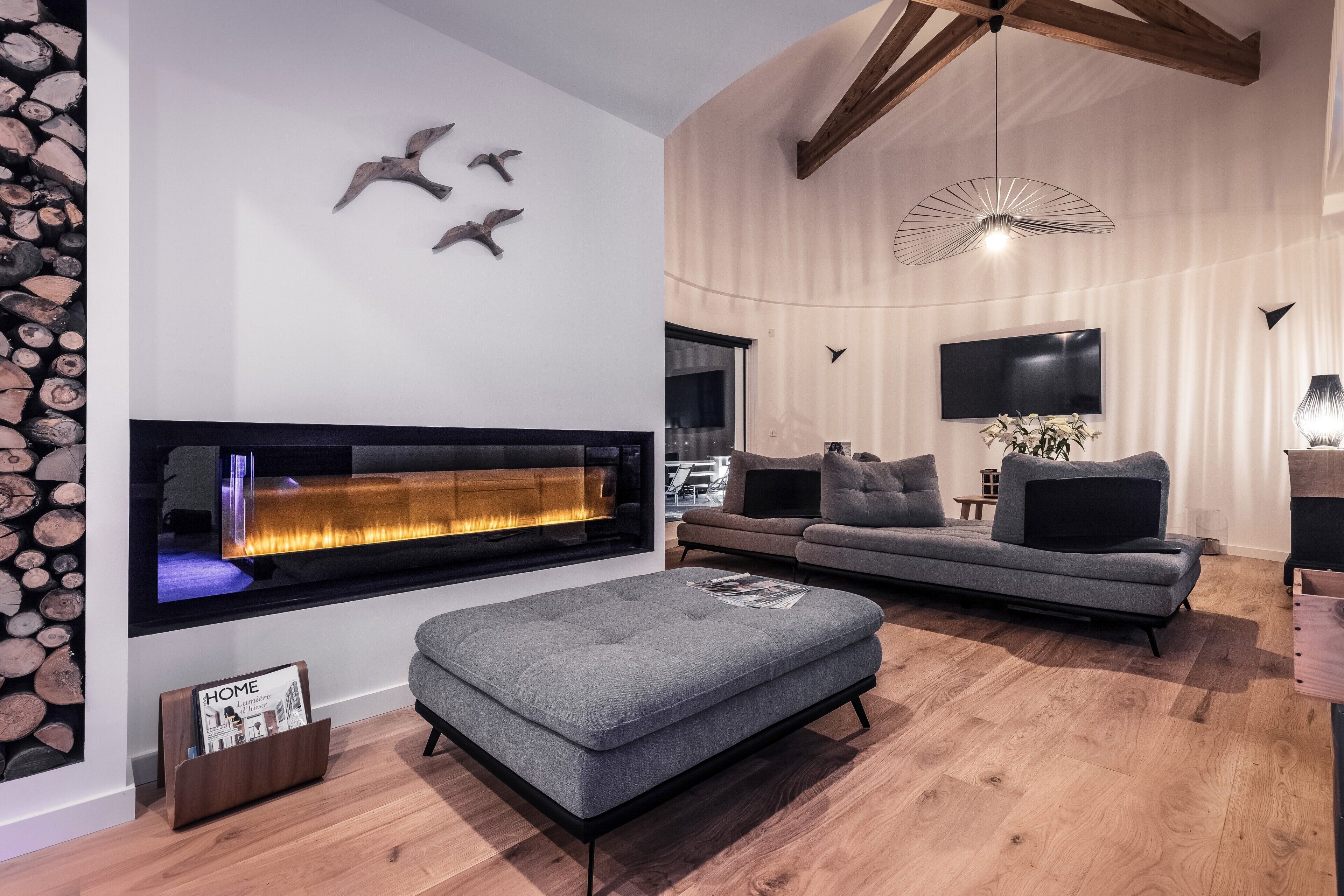 TV, fireplace