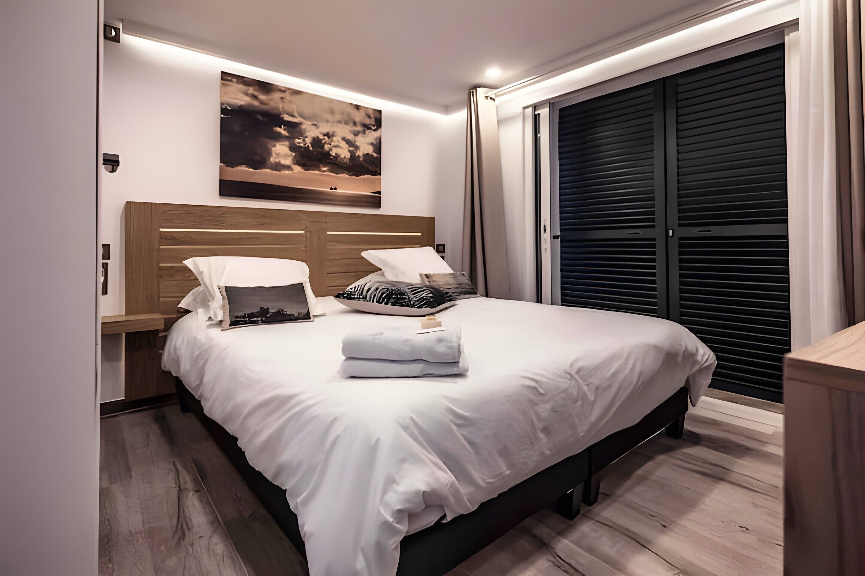 4 slaapkamers, een strijkplank/strijkijzer, gratis wifi, beddengoed