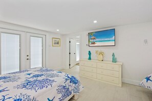 3 bedrooms, internet, bed sheets - ☀️ Private Pool, Canal Front - Pet Friendly - The Nellie ☀️ (Fort Myers Beach)