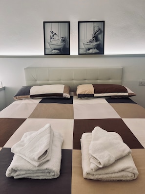 1 室のベッドルーム、WiFi、ベッドシーツ