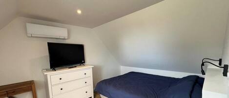 6 chambres, fer et planche à repasser, Wi-Fi, draps fournis