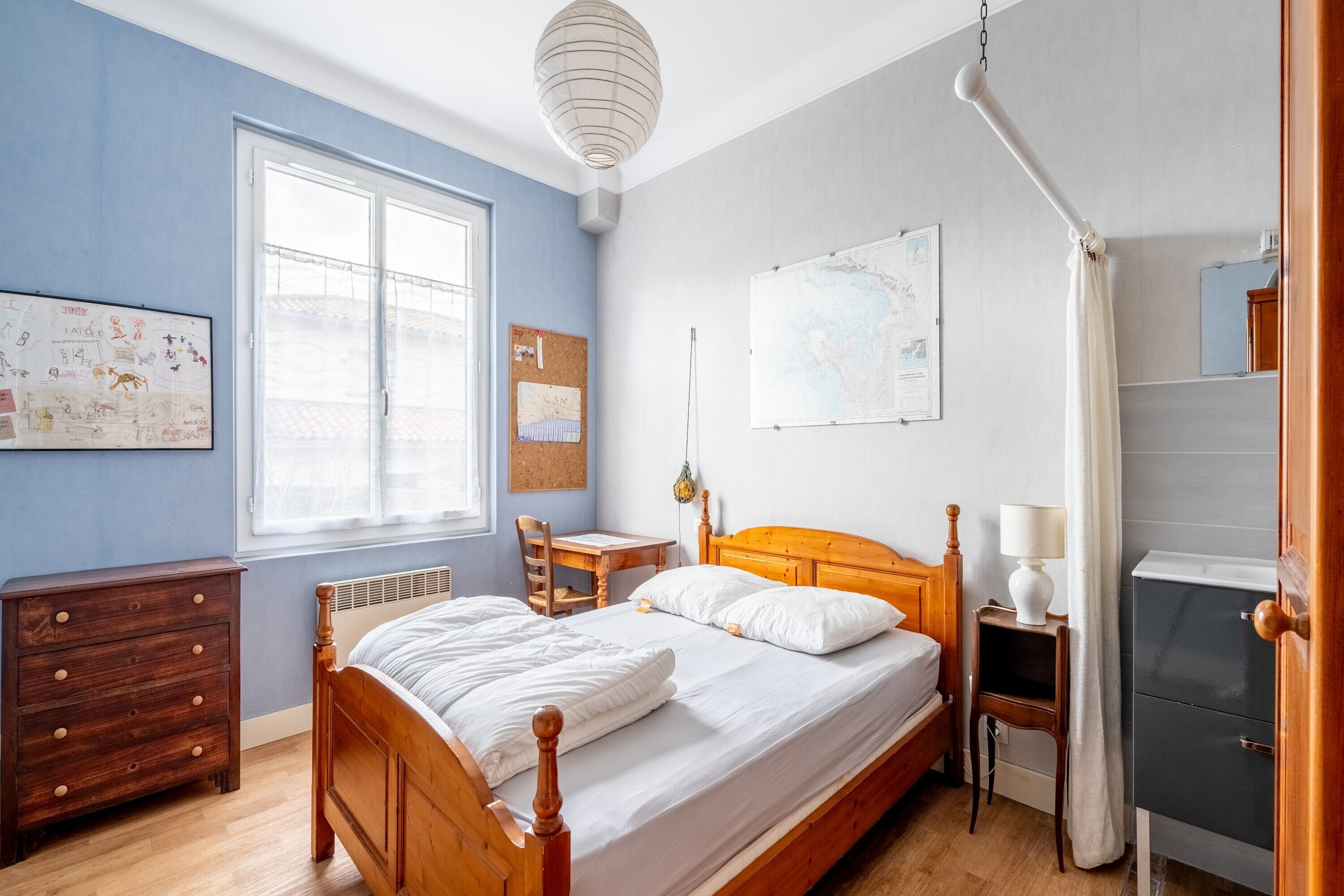 2 makuuhuonetta, silitysrauta/-lauta