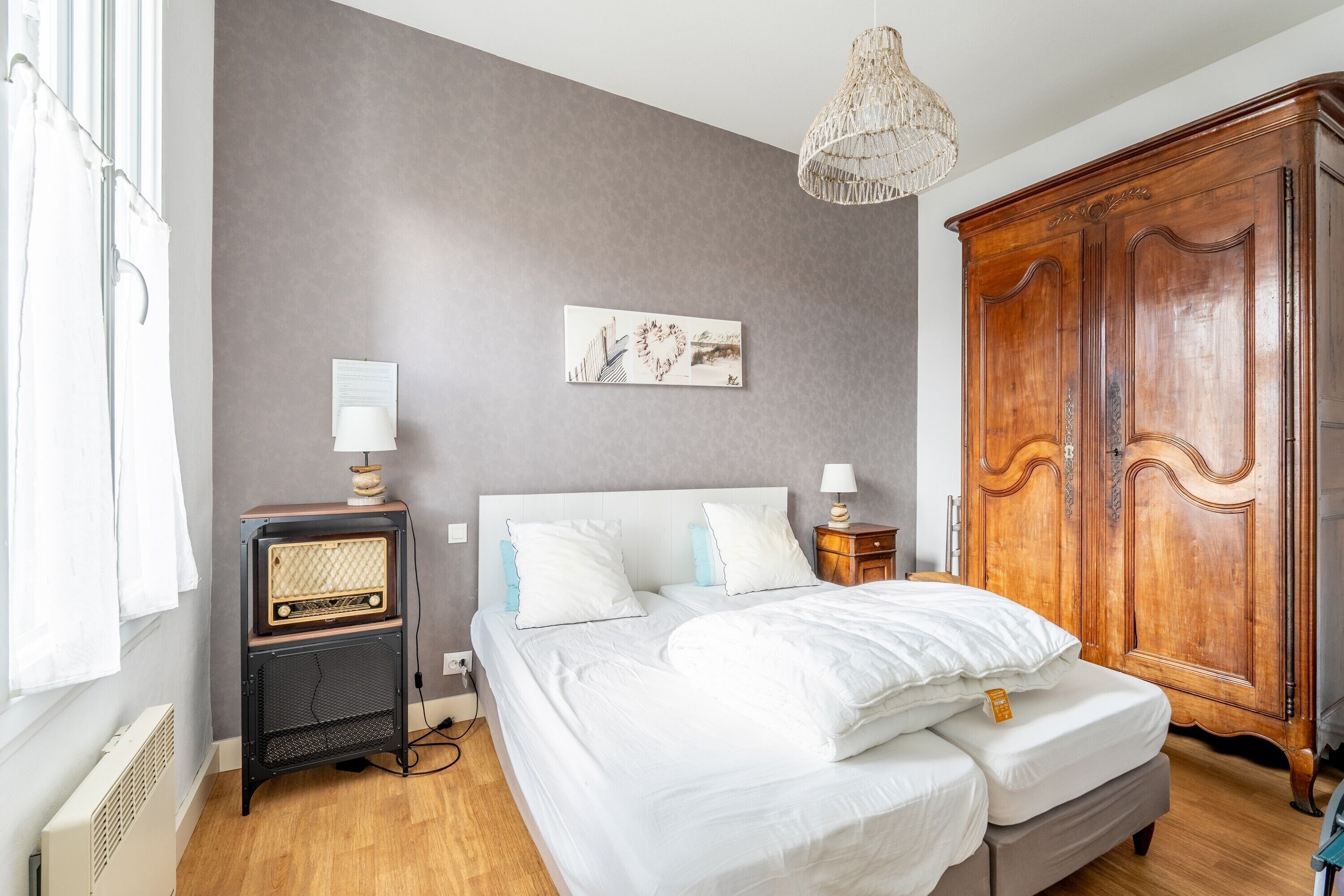 2 sovrum och strykjärn/strykbräda