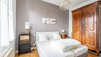 2 sovrum och strykjärn/strykbräda