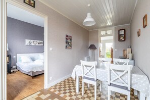 2 slaapkamers, een strijkplank/strijkijzer