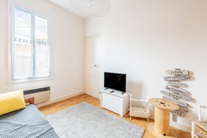 2 bedrooms, iron/ironing board