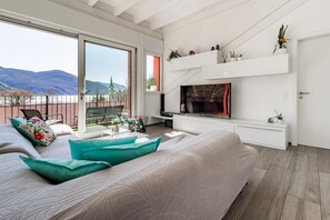 TV - Skyline on the Lake Caslano (Caslano)