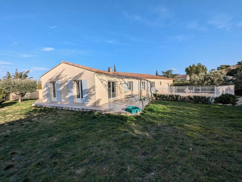 180 m2 air-conditioned villa, private pool, near Avignon