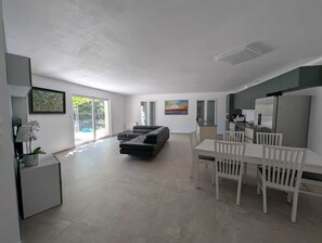 Interior - 180 m2 air-conditioned villa, private pool, near Avignon (Villeneuve-lès-Avignon)