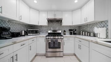 House (3 Bedrooms) | Private kitchen | Oven, rice cooker, dining tables