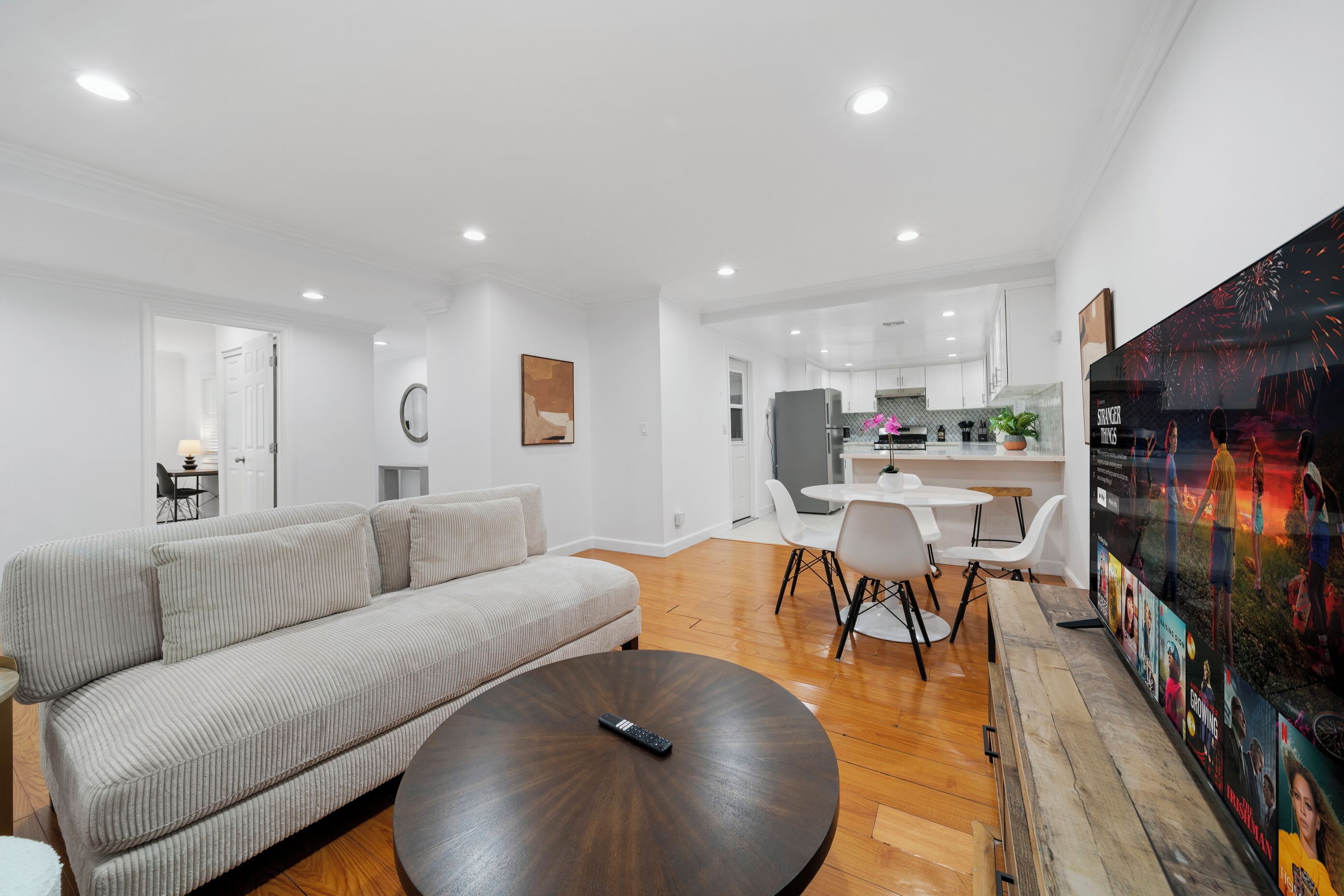 独立别墅 (3 Bedrooms) | 起居区 | 43-英寸纯平电视（配备有线频道）