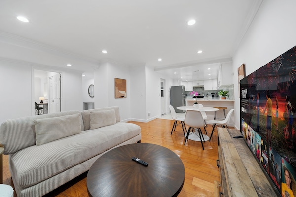 House (3 Bedrooms) | Living area | 43-inch flat-screen TV with cable channels
