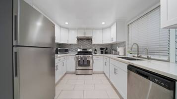 House (3 Bedrooms) | Private kitchen