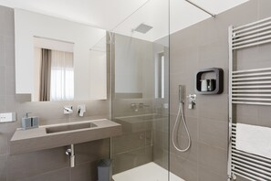 Dusche, Haartrockner, HandtĂŒcher