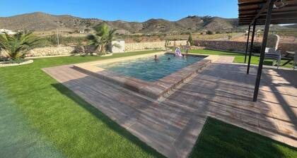 La Casona de Piedra: Casa Rural con Piscina Privada y Vistas, Cerca de Playas
