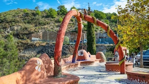 A tiled pathway with sculptural elements and a hilly landscape in the background. - Cruz del Monte in Cómpeta (Cómpeta)