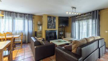 TV, fireplace, DVD player, stereo