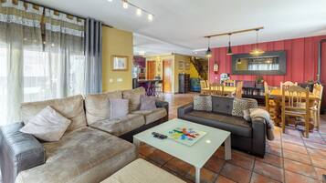 TV, fireplace, DVD player, stereo